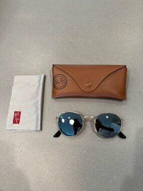 Ray-Ban Gold Frame Sunglasses with grey Lenses and Brown Case